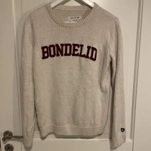 Perfekt stickad tröja från Bondelid. Kommer tyvärr inte till användning och vill därför sälja den🥰Frakt ingår inte. 