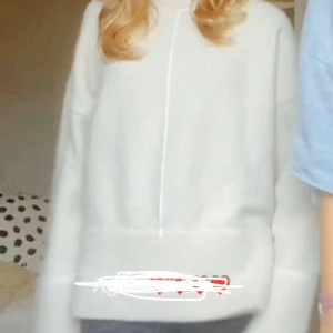 Tröja från zara - Säljer denna fina zara tröja då jag inte riktigt använder den, extremt bra skick då dne endast blivit använd ca en gång!