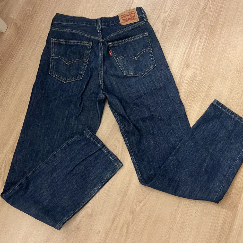 Low waist raka jeans från Levis 👖.. Jeans & Byxor.