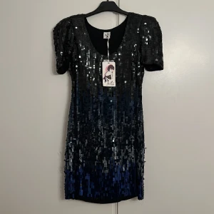 Paljettklänning  - Helt ny oanvänd jättefin på.