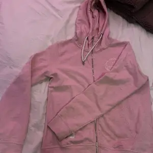 En rosa zip tröja köpt för längesen på sellpy men knappt använd 