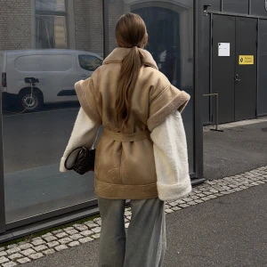 Väst, NAKD - Väst från Nakd Picked by Hanna Schönberg. Den är såååå fin men kommer tyvärr inte till användning❤️endast använd en gång! Nypris: 1299