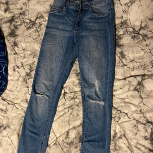 Blåa jeans - Fina och sköna jeans i storlek 164