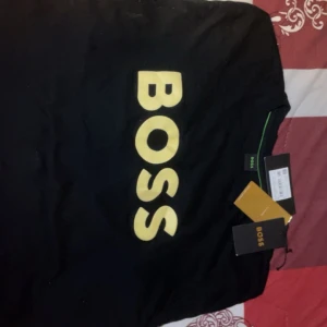 Hugo Boss - Det är helt nytt men lite för stor.