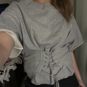 Tröja med snörning - Så snygg tröja med snörning!!