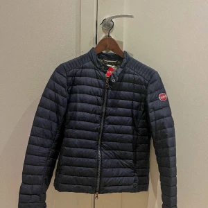 COLMAR jacka  - Fin Colmar jacka till höst/vår jag använt när jag var yngre har inte någon mer användning av den längre, fint skick. 