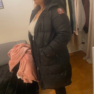 Parajumper jacka  - Fin parajumper jacka i storlek XL Kan tänka mig att sänka priset vid snabb affär 