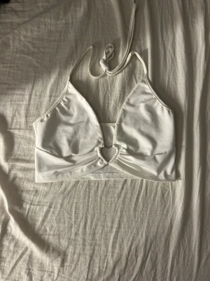 Vit topp - Väldigt fin vit topp/linne Bra skick