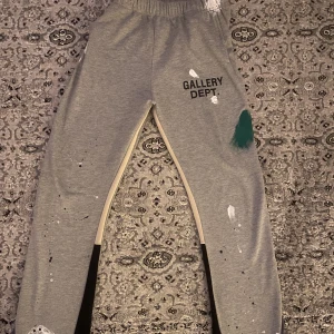 Gallery dept mjukisar - Coola flare mjukisar jag är runt 180 och M passar bra helt nya har bara provat dom 