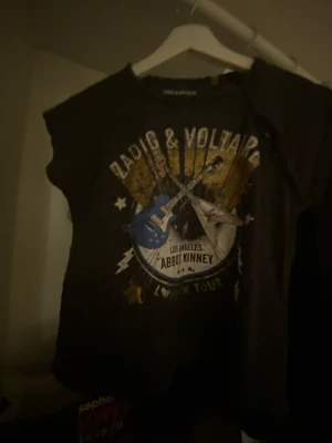 Zadig Voltaire  - Köpte här på plick men använder inte. Den har inga skador eller fläckar. Skriv om ni är intresserade, original priset var 600