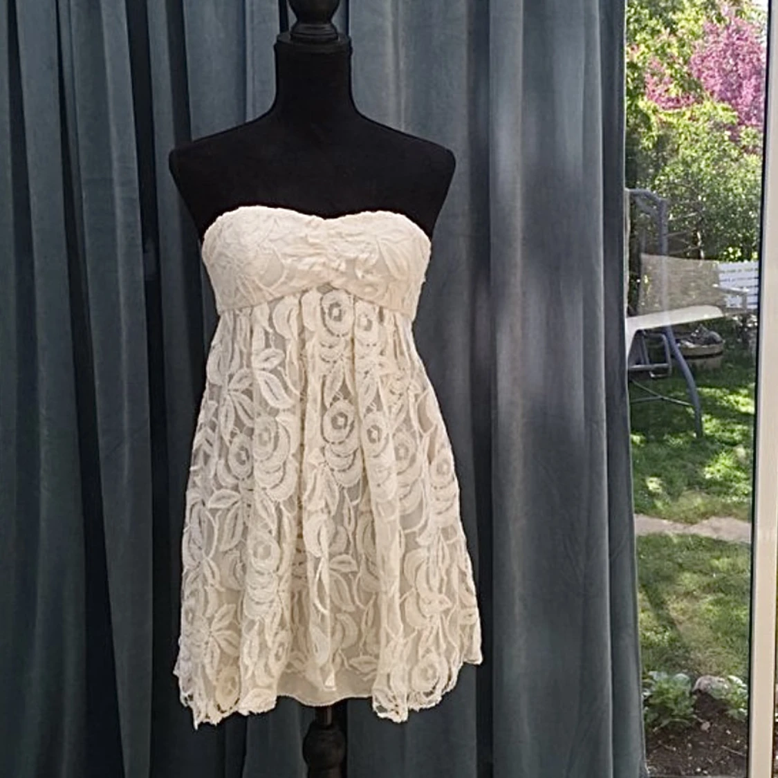 Gräddvit spets klänning