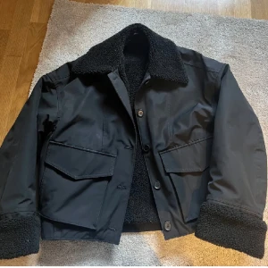 Jacka  - Super snygg Jacka från stories. Bra skick