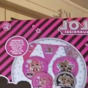 Party Box  - LOL party box till födelsedag kalaset. Allt ingår i paketet utom vimplar Har 6, st för barn. 