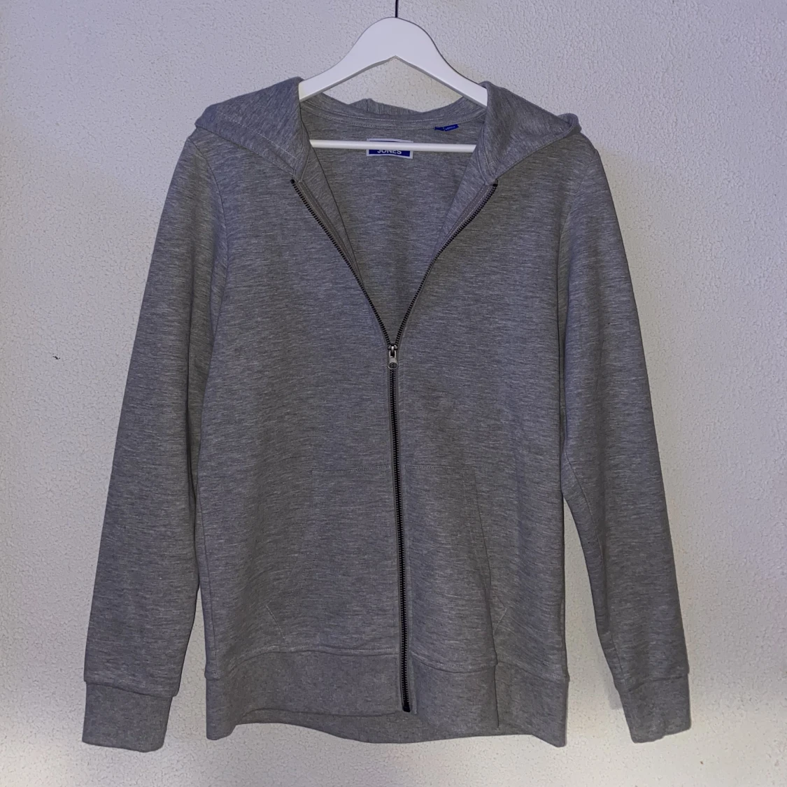 Grå zip tröja