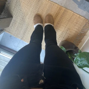 Low waist jeans😘 - Svin fina Low waist boot cut jeans! Jag är 169 och dom är bra i längden för mig! Hör av er om ni vill ha fler bilder eller liknande😽