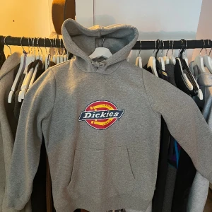 Dickies Grå Hoodie - Aldrig använd fel storlek 