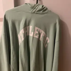 Mintgrön hoodie från Hm. Använd 2-3 gånger. Lite oversized i storleken 💕