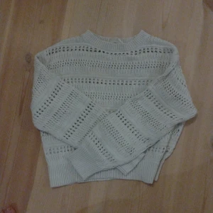 Snygg tröja - Jag säljer denna tröjan som jag köpte för några månader sen, knapt använd så den är i bra skick