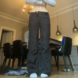 Cargo - Söta cargo men som saknar knappar!! Innerbenslängd 78, midjebredd 39😎