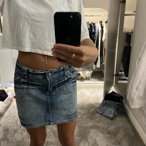 Jenas kjol  - Jätte fin jeans kjol som e lågmidjad.  Pris kan diskuteras 💕