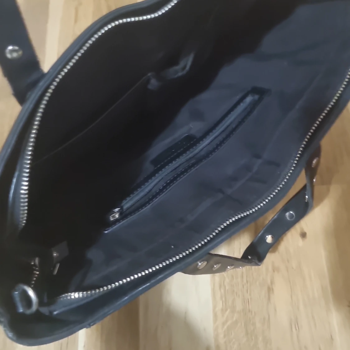 Skinnväska från Don Donna  - 90