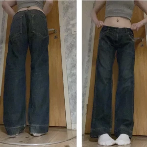 Lågmidjade baggy jeans - baggy y2k jeans. lowwaist. Jag är 173 men passar kortare också. Innerbenslängd: 84,5 cm || midjemått: 81,5 cm