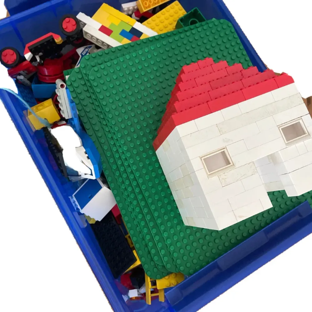 5kg Lego  Vissa är använda andra är helt nya Man kan bygga nästan vad som hälst med de. Övrigt.