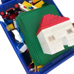 5kg Lego  Vissa är använda andra är helt nya Man kan bygga nästan vad som hälst med de