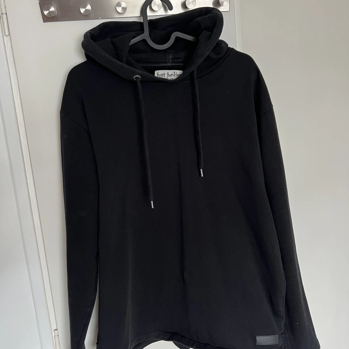 Svart hoodie
