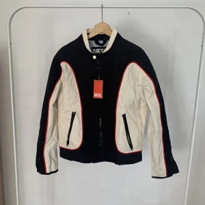 Diesel Jacka - En oanvänd Diesel jacka med typ vattenavvisande material.