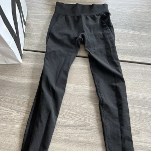 Svarta träningstights gymshark - Svarta träningstights från gymshark stl s