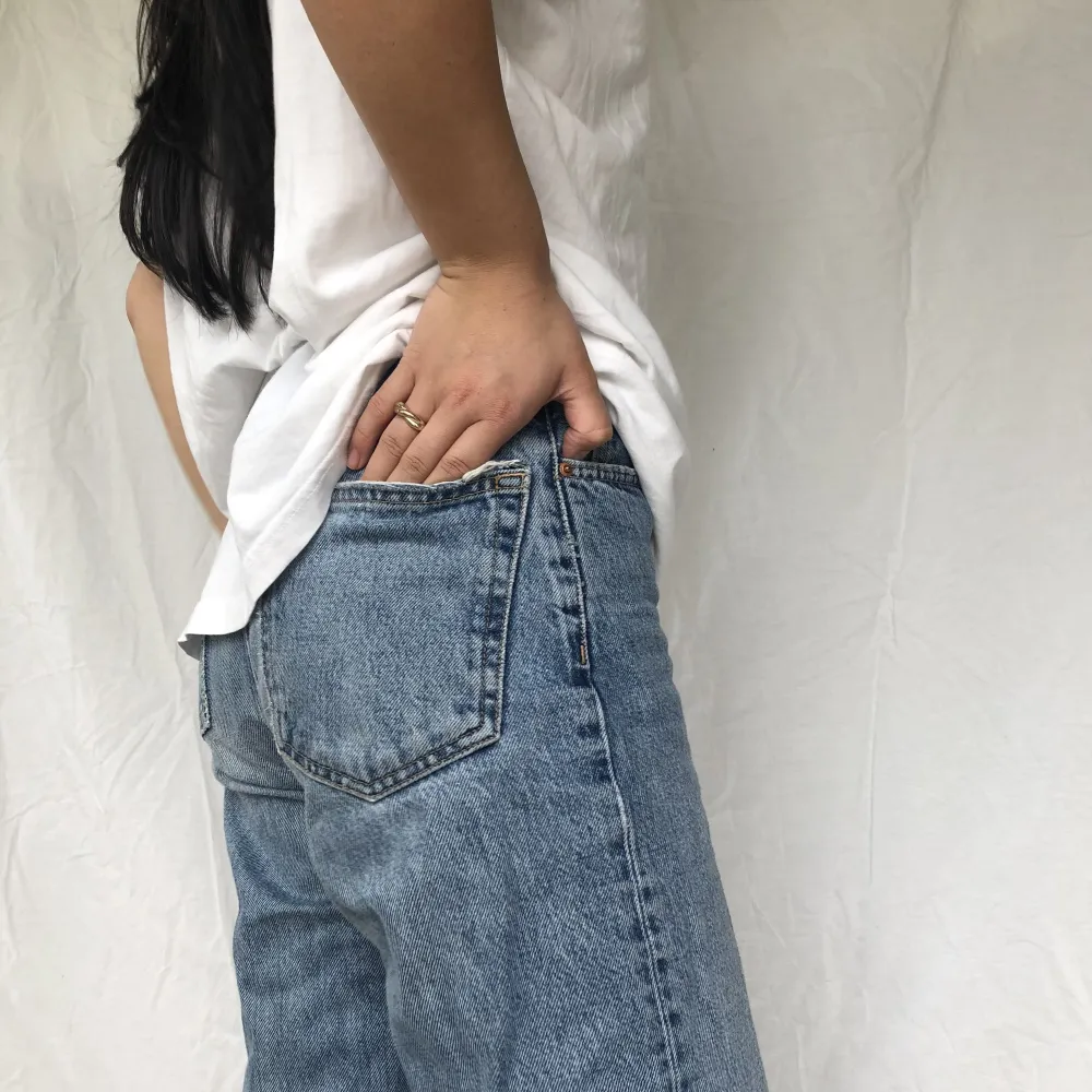 Ett par skitsnygga jeans med den perfekta färgen! Strl 36. Köparen står för frakten 💙. Jeans & Byxor.