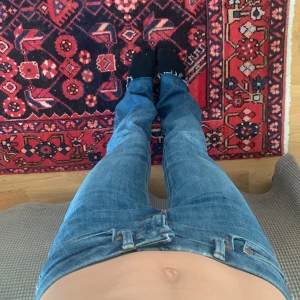 Low waist bootcut jeans  - Nyköpta helt oanvända (endast testat) långa byxben .