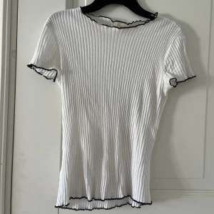 Söt topp - Supersöt topp från zara!!