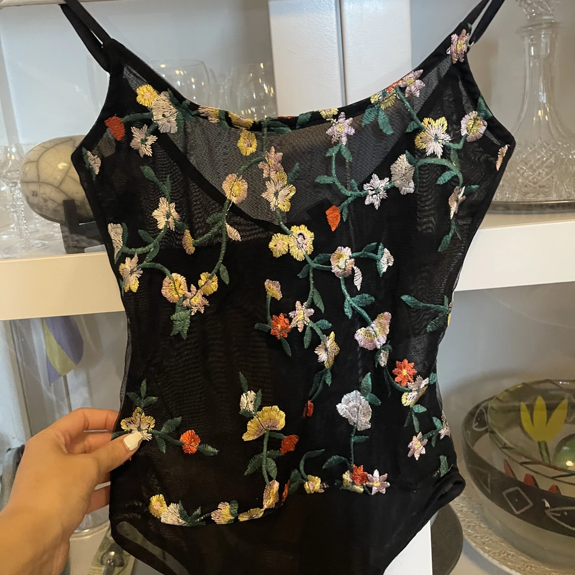 Oanvänd blommig meshbody - 90