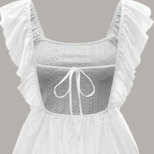 Söt blus - Tänkte kolla om det finns någon som är intresserad av denna fina blus med öppen rygg!💕 jag fick den igår och den är inte använd💘 jag kommer sälja den för 90 kr men priset kan diskuteras!🥰 kontakta mig vid intresse🙌🏽💘