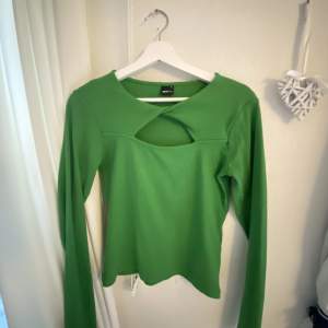 Grön tröja från ginatricot💚 Aldrig använd endast testad. 