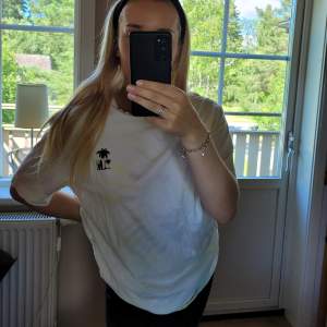 Oversized t-shirt med lite olika pastell färger