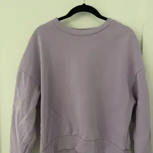 Fin lilla sweatshirt från ginatricot, bra i storlek 🙌🏼🧘‍♀️🥂