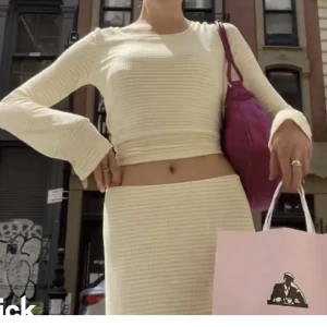 Tröja - Säljer min eftertraktade gul randiga topp från Nelly. Så skön och fin! Bra skick! 