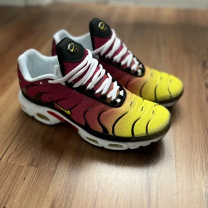 Nike Air Max Plus OG - Nike Air Max Plus OG TNS Box fås med. Skriv om du har funderingar! 