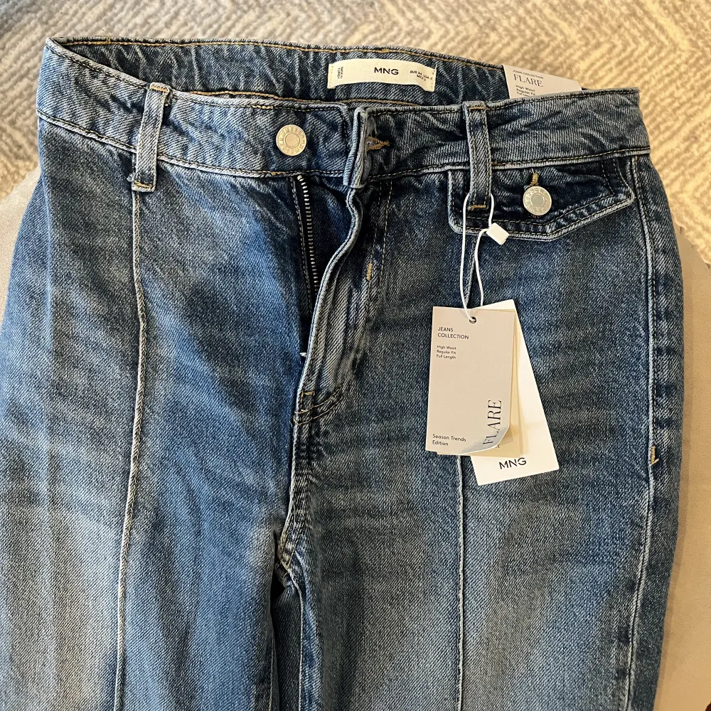 Helt nya jeans från mango köpta i marbella💙. Jeans & Byxor.