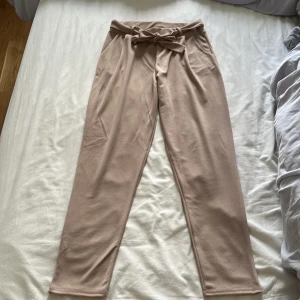 Byxor - Byxor från NLY trend, enbart använda ett fåtal gånger. Stretchiga med knytning i midjan.