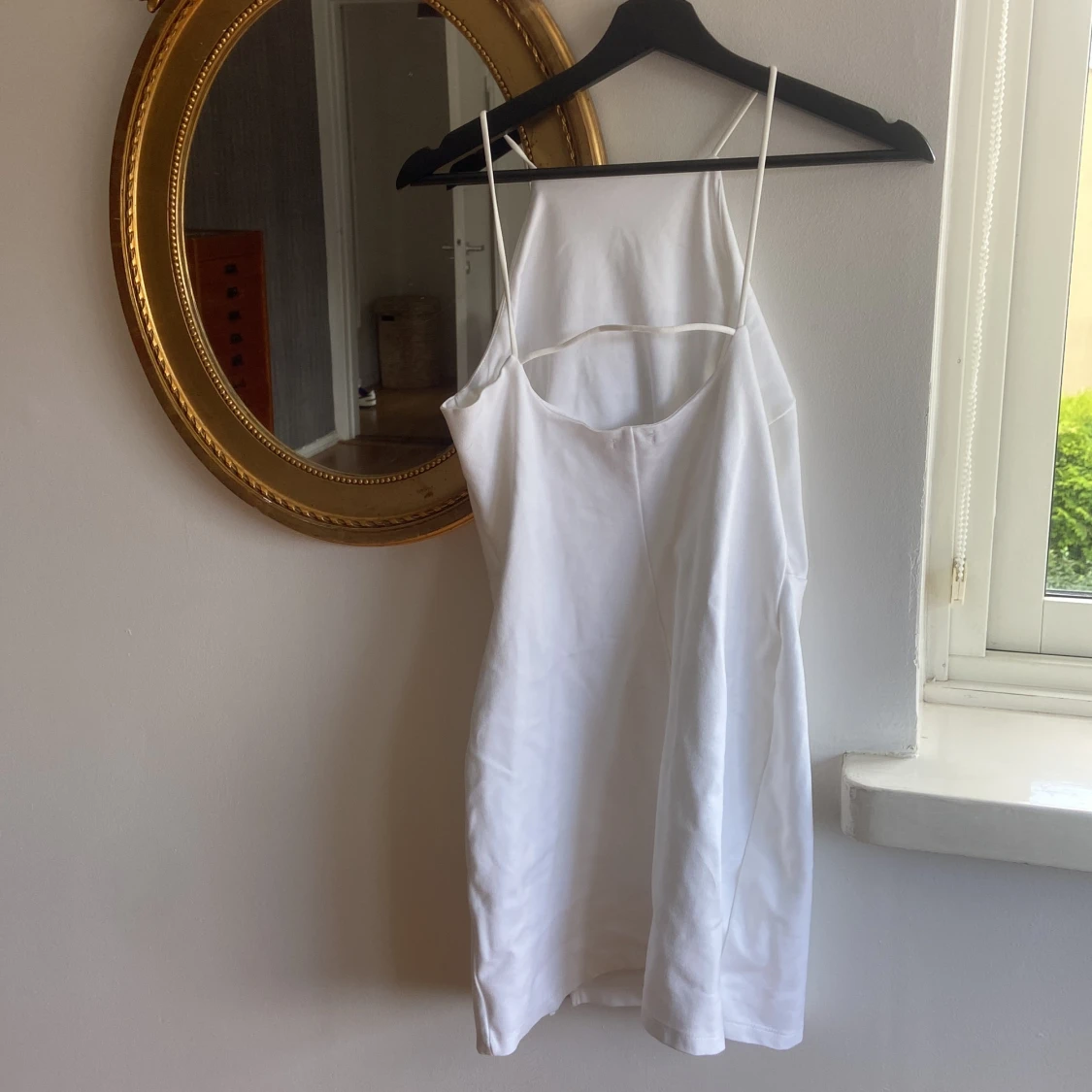 Vit miniklänning med slits - 91