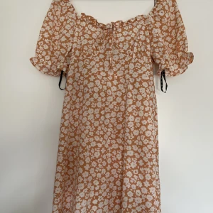 Klänning - Klänning från missguided endast använd 1 gång. 