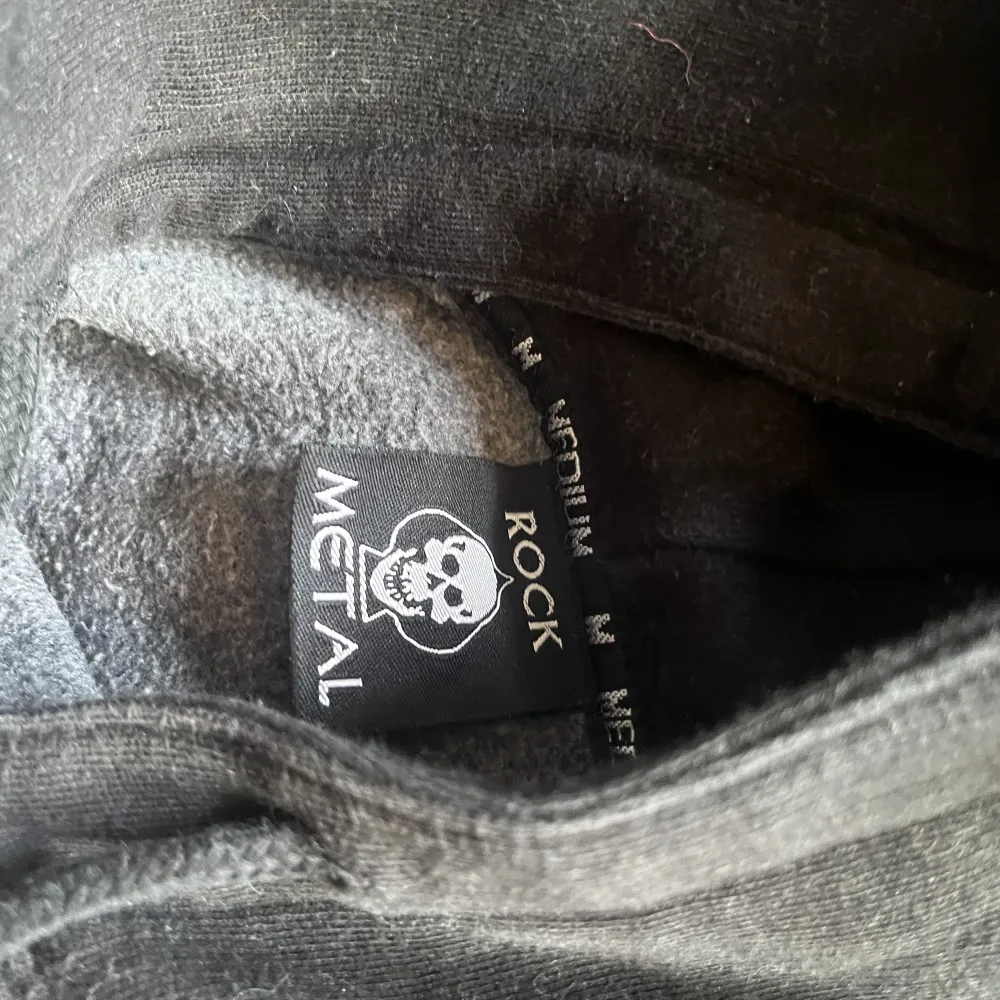 En my chemical romance hoodie. Skönt material, storlek M. Bra skick. :-). Hoodies.