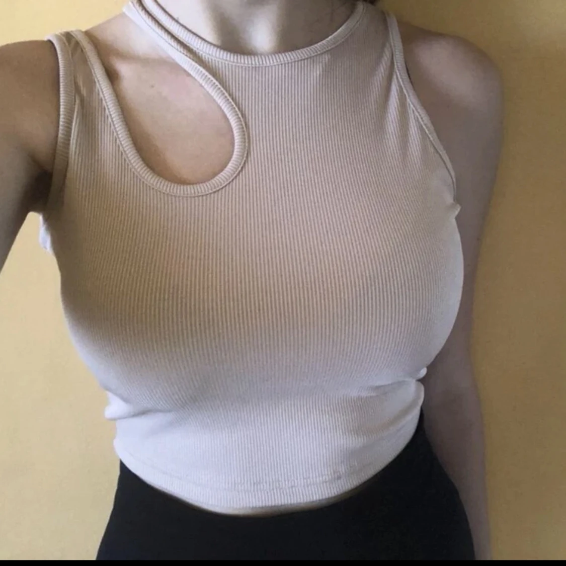BEIGE RIBBAD TOPP