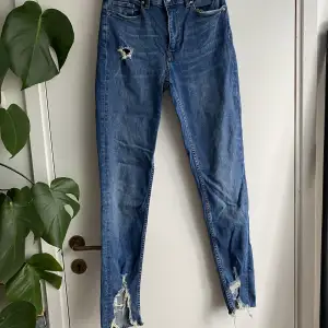 Ett par blåa jeans ifrån H&M i storlek 36!!💙
