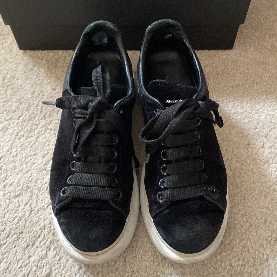 Alexander McQueen skor  - 90