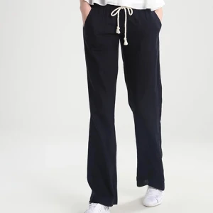 OANVÄNDA ROXY LINNEBYXOR😍 - Säljer nu dessa HELT OANVÄNDA linnebyxor från Roxy!! ALLA PRISLAPPAR KVAR🤩💸Slutsålda överallt går ej att få tag på någonstans!! Köp direkt 800🫶🫶